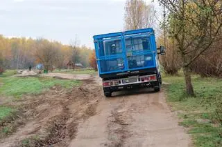 GPS pokazuje skrót przez park