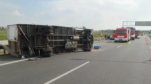 Kolizja na obwodnicy Janek. "Samochód dostawczy na boku"