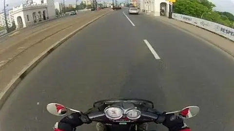 Kamera na głowie i skuter. Tak się jeździ podczas Euro
