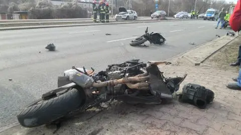 Motocykl rozpadł się na kawałki. "Kierowca w stanie krytycznym"