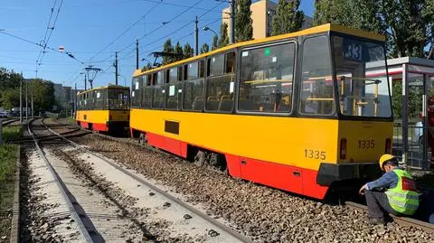 Na Bielanach wykoleił się tramwaj. Blokował torowisko