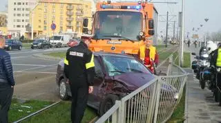 Zderzenie tramwaju z oplem na Światowidajpg