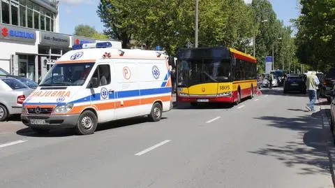 Autobus zderzył się z mercedesem. Są ranni