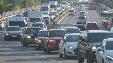 Mała kolizja, duże utrudnienia. Trasa Łazienkowska stała w korku