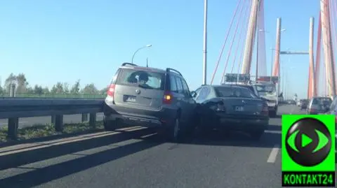 Korek na Trasie Siekierkowskiej. "Kolizja trzech samochodów"