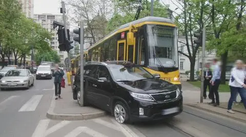 Zderzenie z tramwajem. "Auto próbowało zawracać"