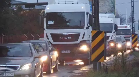 Przebudowa w Jankach korkuje lokalną drogę