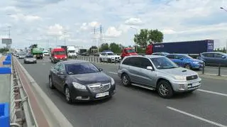 Zderzenie czterech samochodów na moście Grota