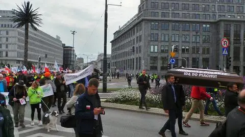 Rolnicy protestują na Trakcie Królewskim. "Pogrzeb polskiej wsi"