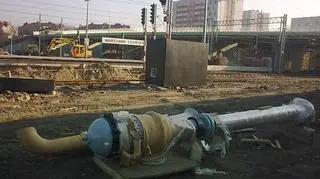 Żuraw na krótko przed montażem - fot. tvnwarszawa.pl
