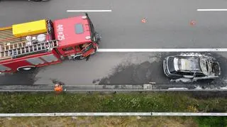 Samochód spłonął na autostradzie 