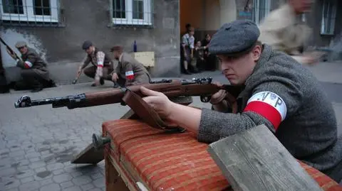 Rekonstrukcja, widowisko i gra. Powstańcza sobota w stolicy