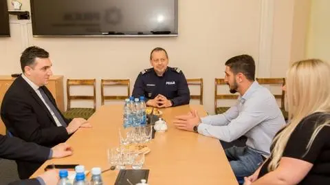"Wykazał się odwagą i bohaterstwem". Szef warszawskiej policji podziękował Gruzinowi, który bronił napadniętego