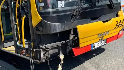 "Kierowca autobusu zasłabł, a następnie wjechał w sygnalizator"