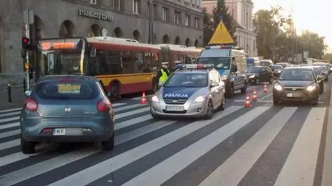 Rozbity radiowóz na pasach. "Jechali na akcję"