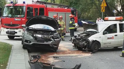 Zderzenie na Wałbrzyskiej z udziałem samochodu drogowców