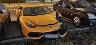 Rozbite lamborghini odnaleziono na parkingu na Odolanach