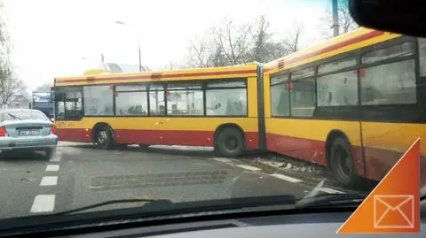 Zaspa przystopowała autobus