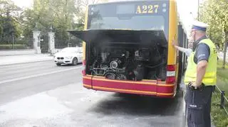 Pożar autobusu w Al. Ujazdowskich