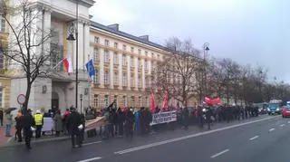 Protestujący przed kancelarią premiera