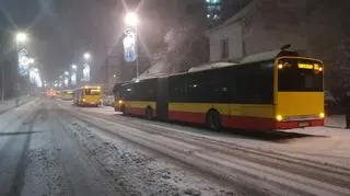 Śnieg zablokowł autobusy na Belwederskiej