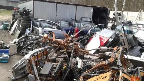 Przewoził na lawecie karoserię skradzionego lexusa