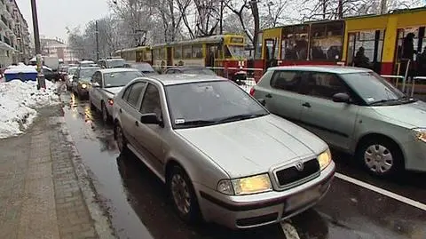 Targowa wciąż w korkach. Utrudnienia dwa dni dłużej