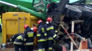 Wypadek dźwigu na Powązkowskiej / fot. Lech Marcinczak. tvnwarszawa.pl