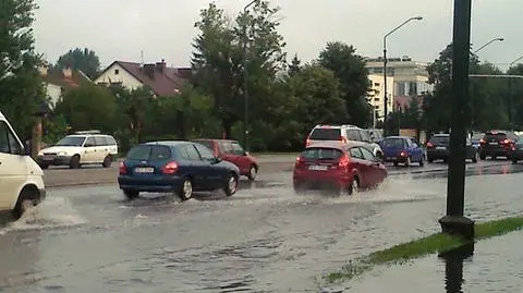 Puławską zalewa przez "mieszany układ odwodnienia"