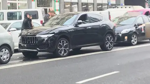 Wjechał w auta w centrum. Kierowca maserati pod wpływem