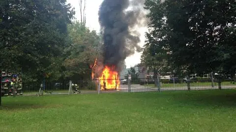 Bus w ogniu przy Żwirki i Wigury