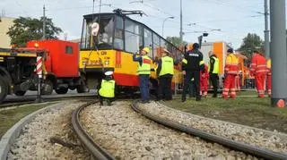 Tramwaj blokuje rondo Wiatraczna