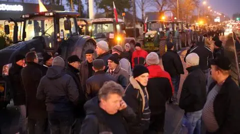 Ciągniki na rogatkach Warszawy. "Rolnicy zostają na noc"