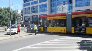 Tramwaj wjechał w osobówkę