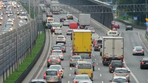 Nie jest dobrze na dzień dobry. Wisłostrada i S8 stały w korkach