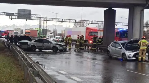 Kilka aut zderzyło się na S8. Są duże utrudnienia w ruchu