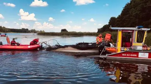 Pożar motorówki. "Na pokładzie dorośli z trójką dzieci, jedna osoba została poparzona"