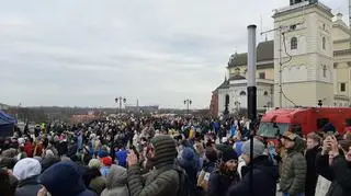 Na placu Zamkowym zgromadzili się Polacy i Ukraińcy