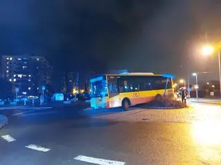 Wypadek z udziałem autobusu linii 211