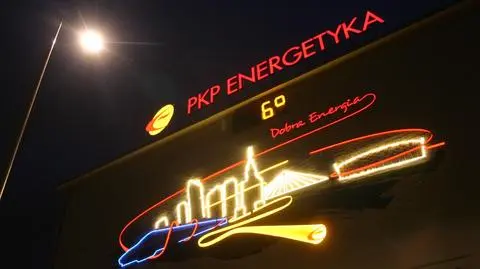 PKiN i pendolino: neonowy mural już świeci. "Pierwszy taki w Polsce"