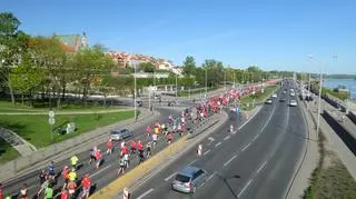 Biegacze na trasie Orlen Warsaw Marathon 