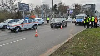 Zderzenie motocykla z samochodem na Wolskiej