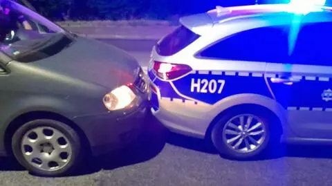 Spowodował kolizję, uciekał przed policją, wjechał w radiowóz. W samochodzie miał haszysz 