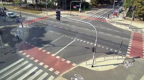 Rowerowe "rondo" na Targówku. Ścieżka tylko wokół skrzyżowania