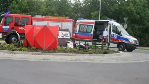 Śmiertelny wypadek motocyklisty. "Uderzył na rondzie w murek"