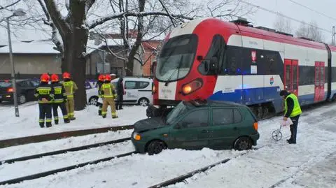 Auto zderzyło się z pociągiem