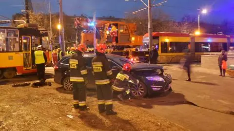 Rozbity tramwaj blokował ruch na placu Bankowym