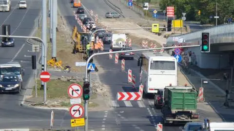 Zwężenia i zamknięta estakada. Roszady przez remont Trasy AK