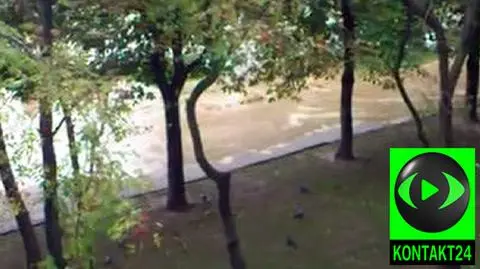 Ulica jak rzeka, a mieszkańcy bloków bez wody