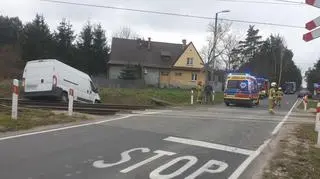 Zderzenie busa i pociągu w pobliżu Piotrkowic